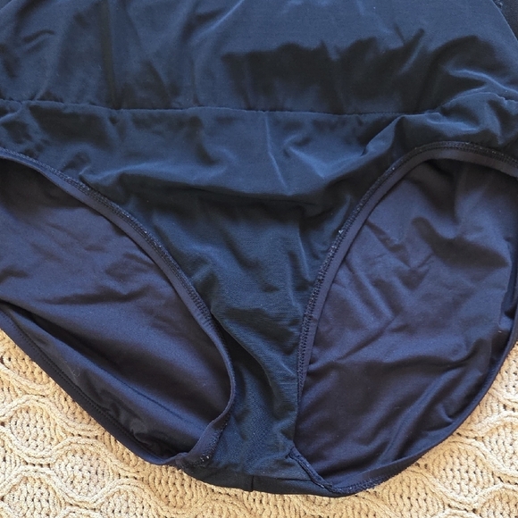 Kenneth Cole Reaction Black Halter Neck Ruched Swimsuit - Size 1X - Picture 6 of 10